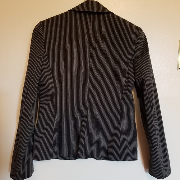 Theory coat in Excellent Used Condition. Size 4. - Picture 4 of 7